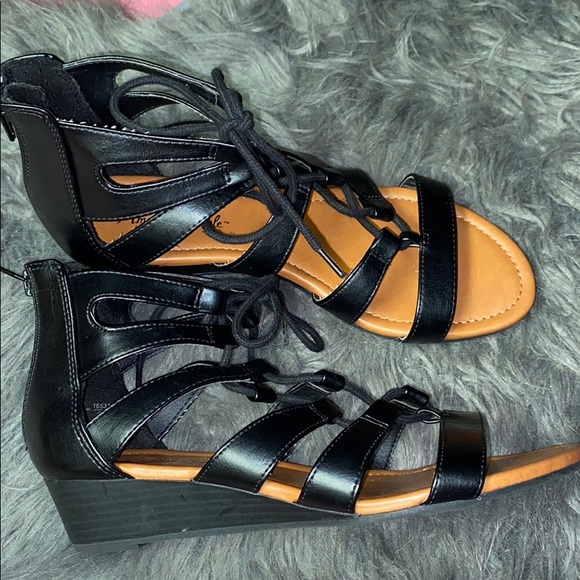 SANDALS - Picture 2 of 3